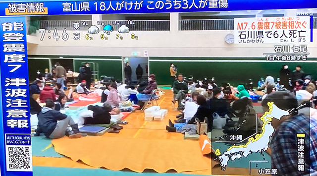 避難所の様子（NHKテレビより）